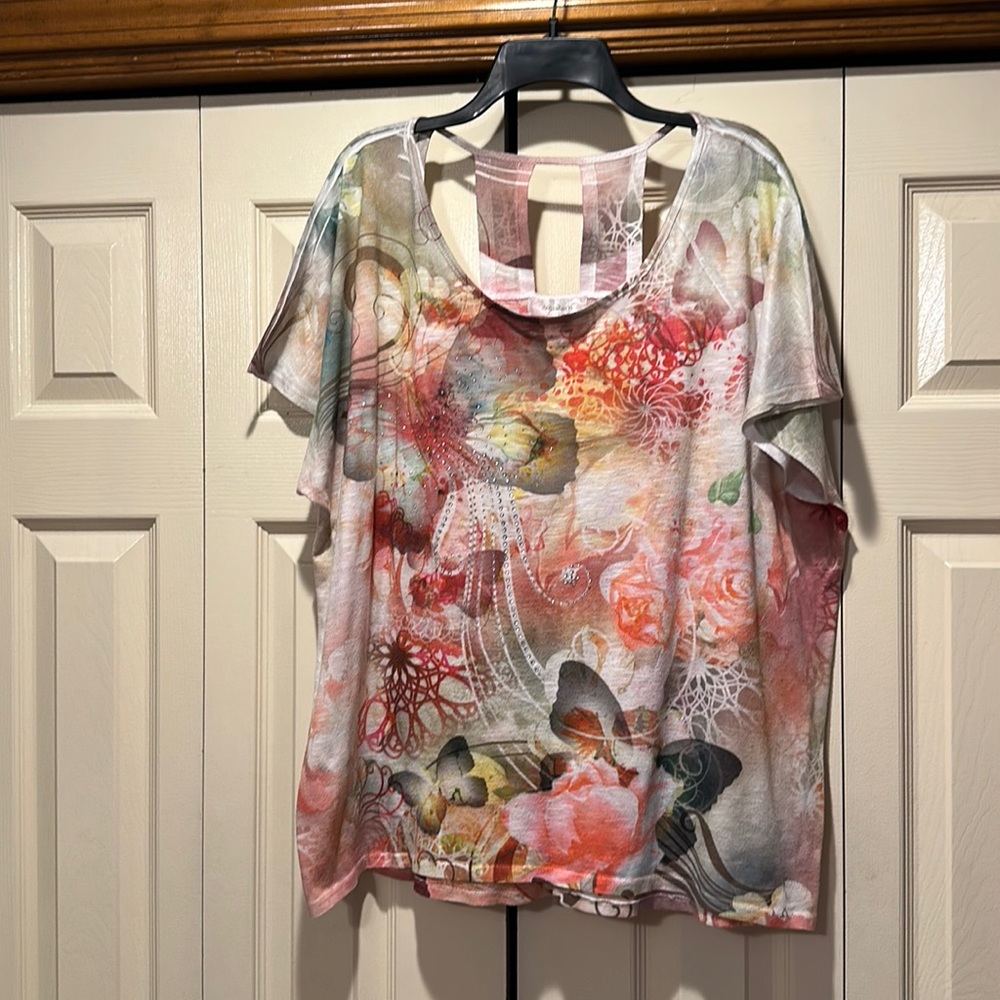 Dress barn plus size woman 2X top floral print with some jewels on the front.